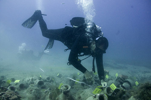 ECU students tag artifacts while diving on the Joni Wrecksite
